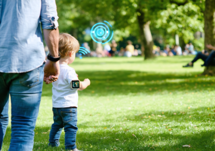 découvrez des méthodes fiables et sécurisées pour suivre la localisation de votre enfant sans utiliser de smartphone, grâce à des solutions alternatives adaptées et faciles à mettre en place.